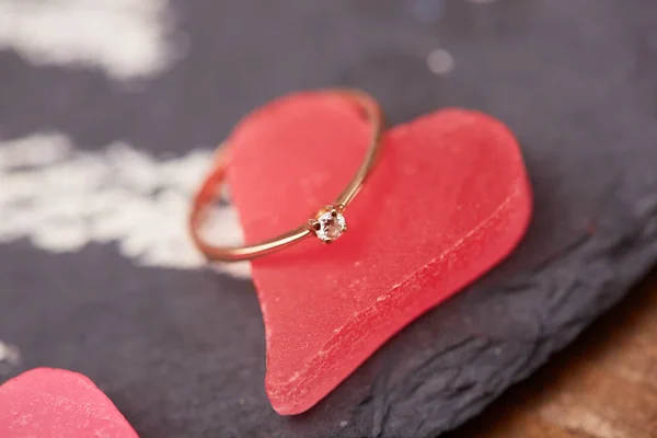 Gold ring Valentine's Day — Stock Photo, Image