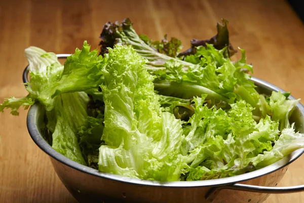 Fresh green lettuce leaves — Stock Photo, Image