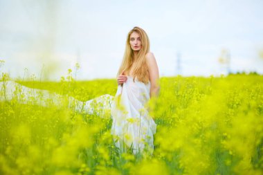 Doğa tecavüz seksi kız