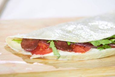 lokanta pide domates ile