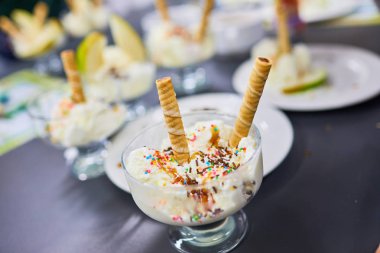 rulo gofret ile dondurma