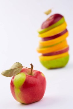 Kesilmiş meyve ve elma