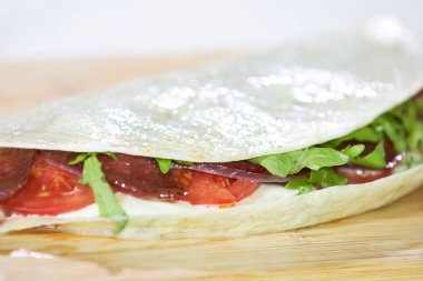 lokanta pide domates ile