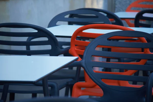 Tische in einem Café im Freien — Stockfoto