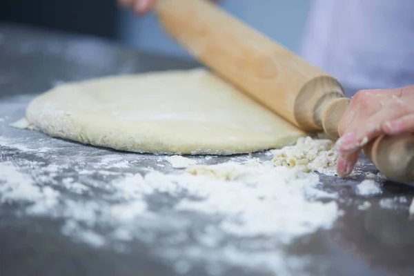 Woman rolls dough — Stock Photo, Image