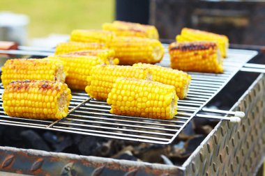 ızgarada Mısır yakın çekim 