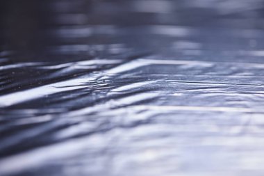 Gri arka planda kıvrımları