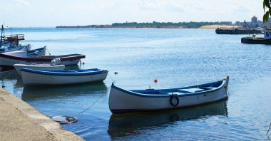 iskelede ahşap tekneler 