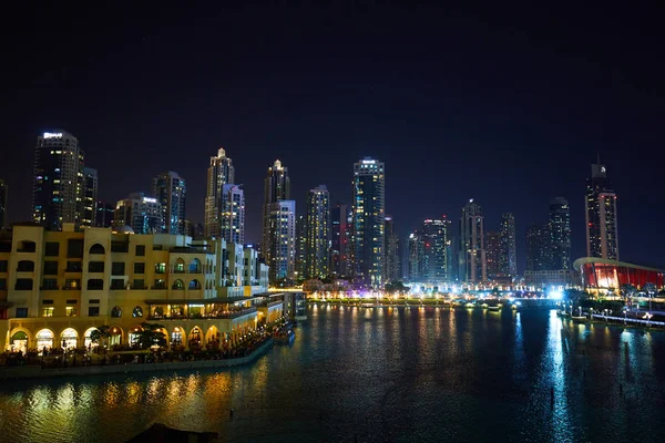 Hermosa fuente en Dubai —  Fotos de Stock
