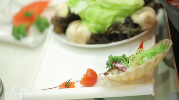 Geleneksel Asya Yemeği Masada Kapat — Stok video