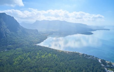 Güzel bir tropikal ada. Doğa, seyahat 