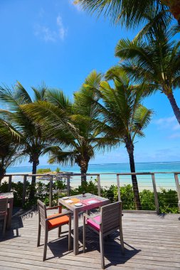 Misafirler için yemek masaları hazır.