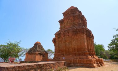 Eski mimarisi olan Asya bahçesi