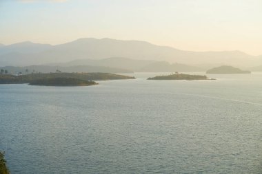 Gündüz deniz manzaralı. Doğal arkaplan.