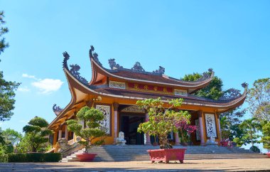 Yeşil Park 'taki Asya türbesi       