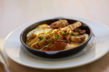 Kasede baharatlı güveç.