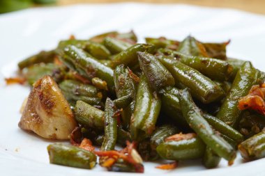 sağlıklı vegan yemek kızarmış yeşil fasulye