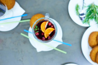 Sıcak şarap, kış mevsimi için mükemmel bir içecek.