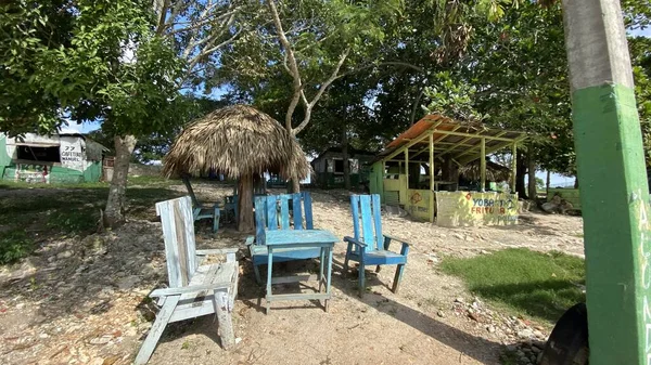 Shabby Meble Tropikalnej Wyspie — Zdjęcie stockowe