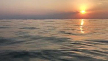 Güzel gün batımı ve akşam deniz manzarası