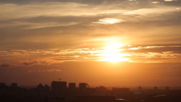 Magnifique Coucher Soleil Sur Les Bâtiments — Video