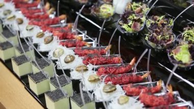 Restoranda lezzetli gurme aperatifleri var.  