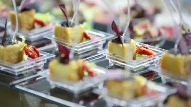 Restoranda lezzetli gurme aperatifleri var.  