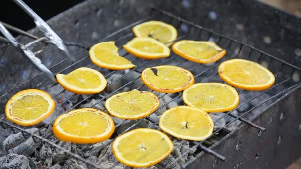 Świeże Plastry Pomarańczy Grillu Okresie Letnim — Wideo stockowe