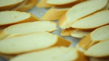 Kurutulmuş ekmek parçaları, rusklar. 