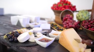 Restoranda çeşit çeşit aperatifler