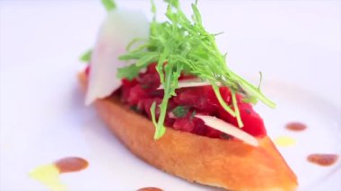 Tabaklarda farklı mezeler 