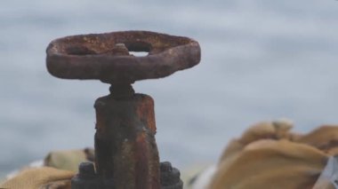 Natig Aliev tankeri paslı kapama vanaları ve yuvarlak sapları