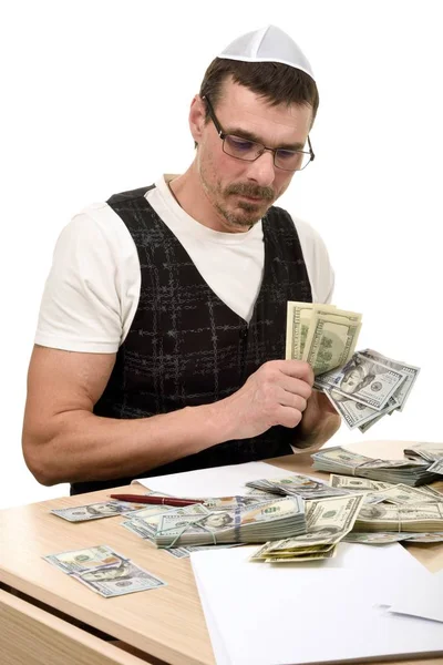 一个犹太民族主义的男子会计坐在办公室用心考虑货币百元钞票 — 图库照片