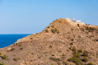 Altea 'daki Albir deniz feneri, İspanya' da bir turizm merkezi olan Costa Blanca 'nın Akdeniz kıyısında bir kasaba. Benidorm yakınlarında, Altea kasabası ve yakınlarındaki Albir tüm yıl boyunca fantastik bir deniz ikliminin tadını çıkarmaktadır..