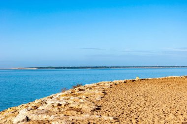 Fransa 'daki Arcachon' un Dune du Pilat 'ı, Avrupa' nın en yüksek kum tepeleri: yamaç paraşütü, istiridye yetiştirme, çöl ve plaj. Yeni Aquitaine bölgesindeki Gironde Bölgesi 'nin Fransız komünü, balzamik deniz iklimiyle ünlüdür..