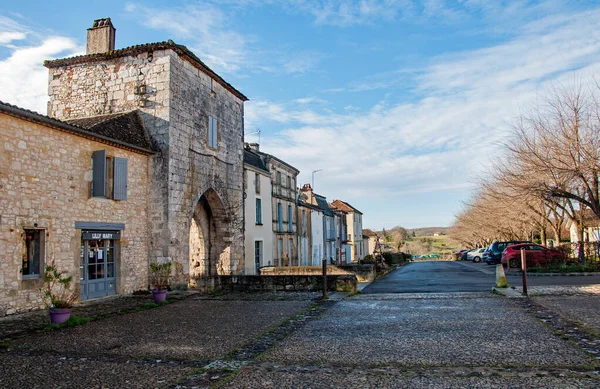フランスのドルドーニュ プリゴール地方にあるモンパジエ村 中世の村アーケードと典型的な広場 町の通りや家屋の詳細 — ストック写真
