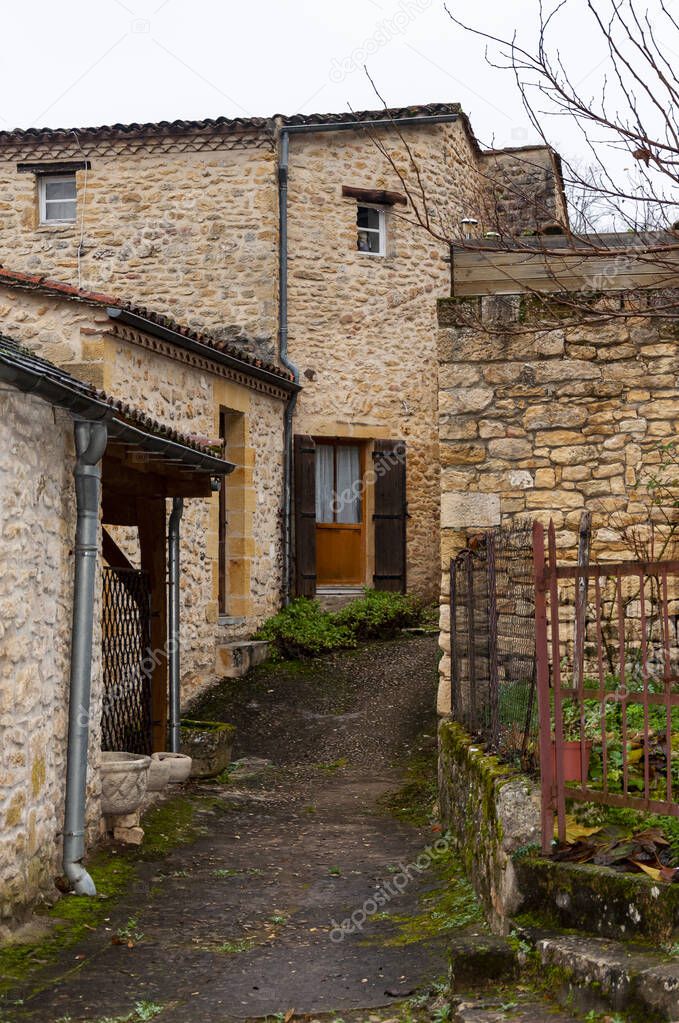 Limeuil, in the Dordogne-Prigord region in Aquitaine, France. Medieval village with typical houses perched on the hill, overlooking the confluence of the Dordogne and Vzre rivers.
