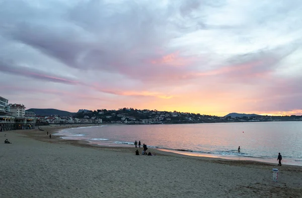 Sant Joan de Luz, Fransa: Atlantik Okyanusu 'ndaki Biscay Körfezi' ndeki Picturesque köyü. İspanya sınırından önceki son Aquitaine limanı. Antik korsanlar yatağı, şimdi ılık hava ve ılıman iklimle muhteşem bir turizm beldesi..