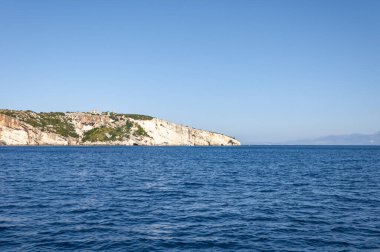Zakynthos Adası, Yunanistan. Unutulmaz deniz tatilleri için uygun plajları ve kıyıları olan Akdeniz incileri. Keri mağaraları
