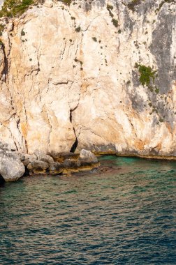 Zakynthos Adası, Yunanistan. Unutulmaz deniz tatilleri için uygun plajları ve kıyıları olan Akdeniz incileri. Limnionas Plajı.
