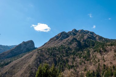 Bagolino dağlarının manzarası, 