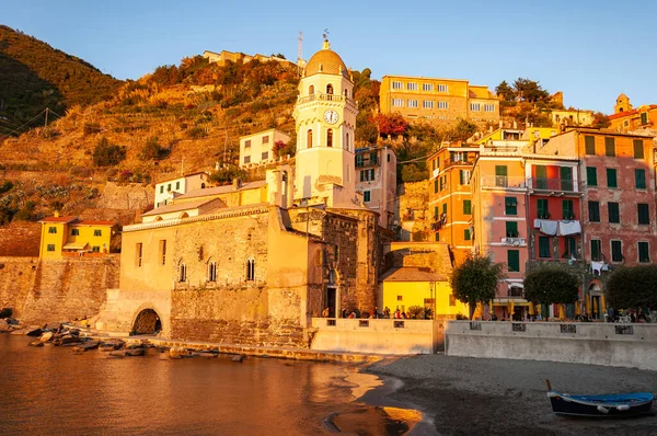 Vernazza Στο Cinque Terre Ιταλία Όμορφη Παραθαλάσσια Πόλη Και Ψαράδες — Φωτογραφία Αρχείου