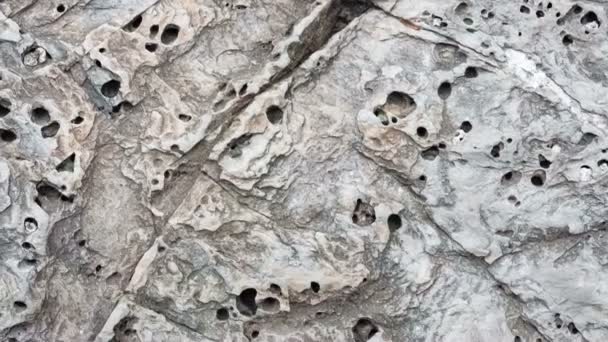 Muur Van Handgesneden Stenen Geërodeerd Geconsumeerd Door Tijd Typisch Italiaans — Stockvideo