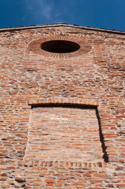 Dozza İtalya: Eski köyün ayrıntıları. Emilia Romagna bölgesindeki şehir duvar resimleri ve kalesiyle ünlüdür.