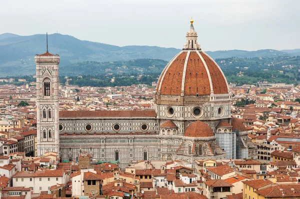 Floransa, Unesco Mirası ve İtalyan Rönesansı 'nın evi, dünyanın her yerinde ünlü anıtlar ve sanat eserleriyle dolu. Rönesans şehri Medici hanedanına aittir: Santa Maria del Fiore Katedrali..