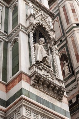 Floransa, Unesco Mirası ve İtalyan Rönesansı 'nın evi, dünyanın her yerinde ünlü anıtlar ve sanat eserleriyle dolu. Rönesans şehri Medici hanedanına aittir: Santa Maria del Fiore Katedrali..