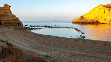Akdeniz kıyısındaki Akdeniz kıyısındaki dört koyun koruma altındaki Aguilas, İspanya 'da bir turizm merkezi olan 