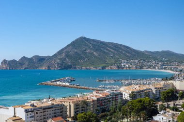 Altea, Costa Blanca 'nın Akdeniz kıyısında bir kasaba. Benidorm 'a sadece birkaç kilometre mesafedeki İspanya' da bir turizm merkezi. Tüm yıl boyunca harika bir deniz iklimi var..
