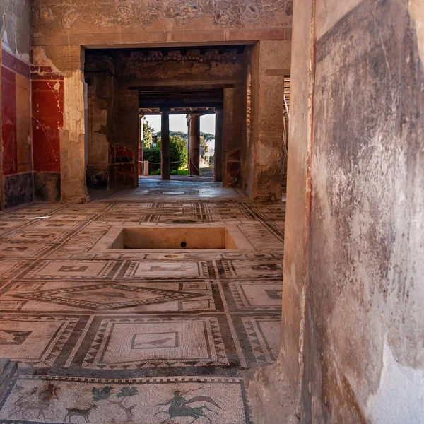 庞培是世界上保存得最好的考古遗址 意大利 有花园的家庭内部 图库图片