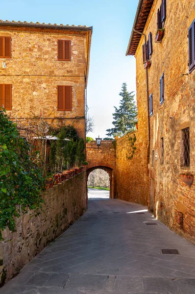 Pienza Toskana, İtalya 'da. Rönesans döneminde ideal şehir olarak adlandırılan Unesco miras köyü. Yüksek duvarlarla korunan, 